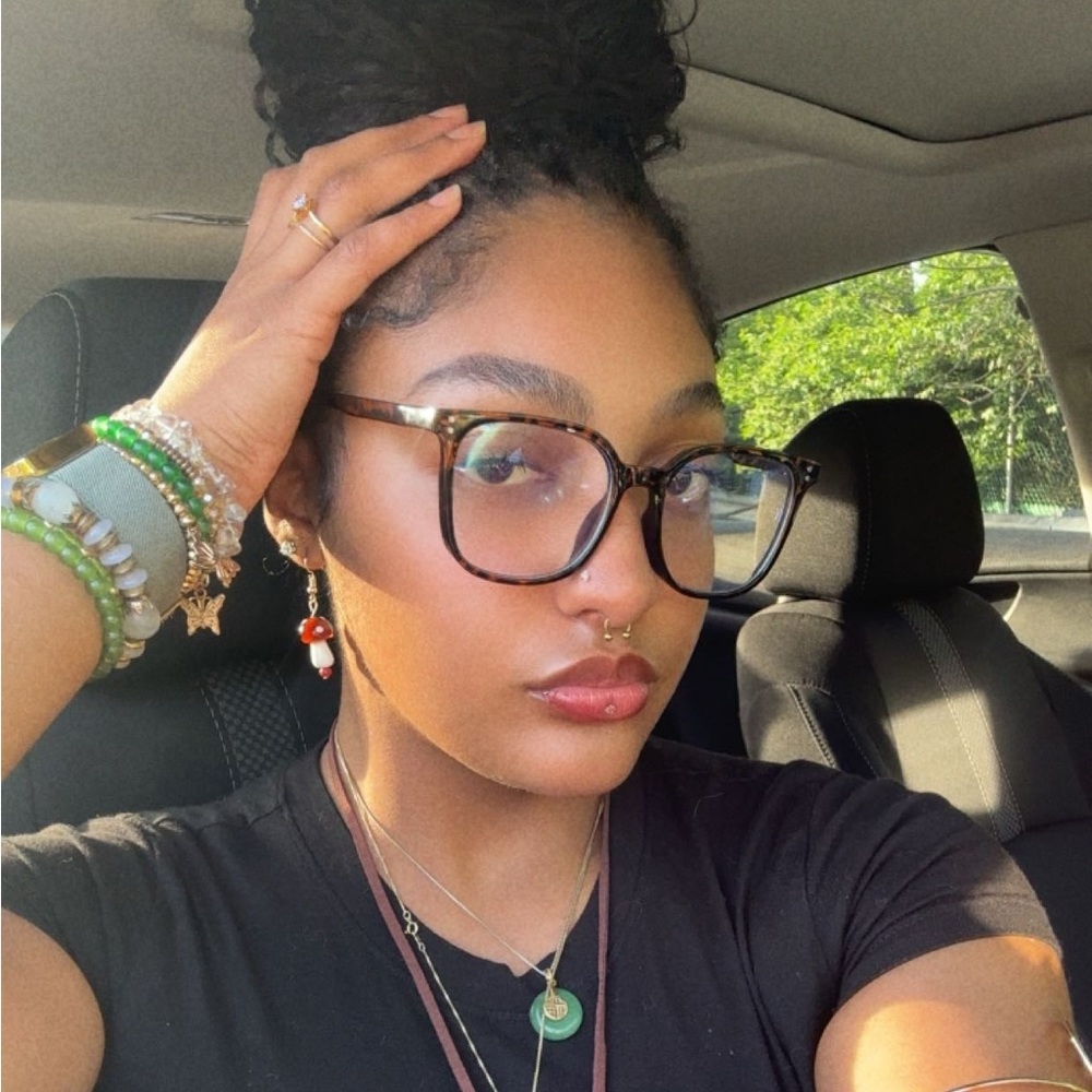 Meet your Posher, Pariss